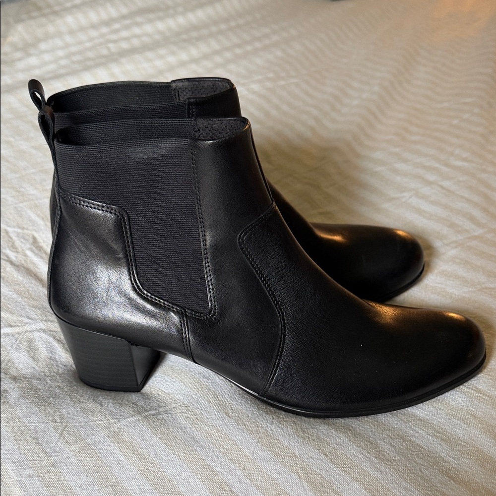 ECCO Dress Classic 35 Black Leather Ankle Booties